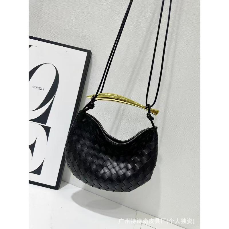 

Новая нишевая сумка ручной работы из сардин, сумка-пельмень для ношения в руке, повседневная универсальная портативная на плечо/кроссбоди 29 * 4 * 19 (no words) чёрный