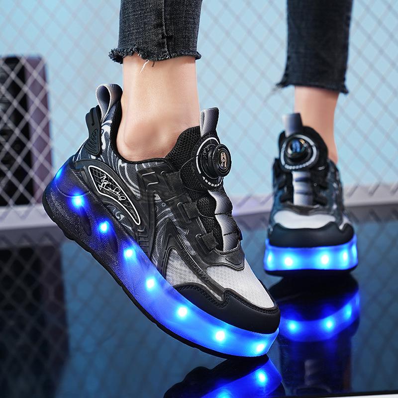 

Новые беговые туфли для мальчиков с четырьмя колесами, роликовые коньки, деформирующиеся шнурки, светящиеся ходовые колеса 40
