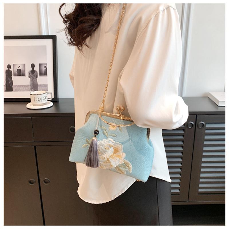Chinese Style Embroidered Handbag With Tassel Temperament Elegant Women Chain Crossbody Shoulder Bag Wedding Evening Clutch Bags