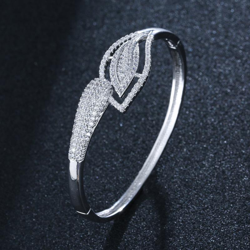 Fashionable and Luxurious Women’s Elegant Stone High-end Versatile Bracelet One Size(16-22CM)