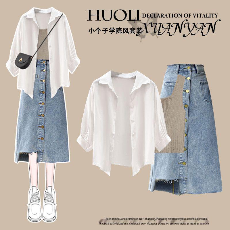 

Женский летний комплект больших размеров 2024: Рубашка с защитой от солнца, утягивающий жилет и джинсовая миди-юбка 4XL (suggested 90-100 kg)