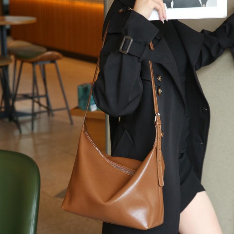 2025 Women's Genuine Leather Crossbody Dumpling Bag - Soft Crystal Vegetable-Tanned Cowhide for Autumn/Winter