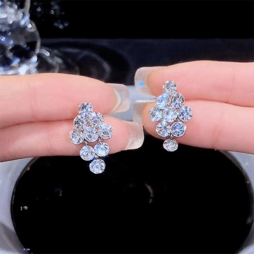 

Кристальные серьги-пусеты в форме ромба - Супер фея 2024, трендовый нишевый дизайн, повседневный универсальный шик алмаз/белый