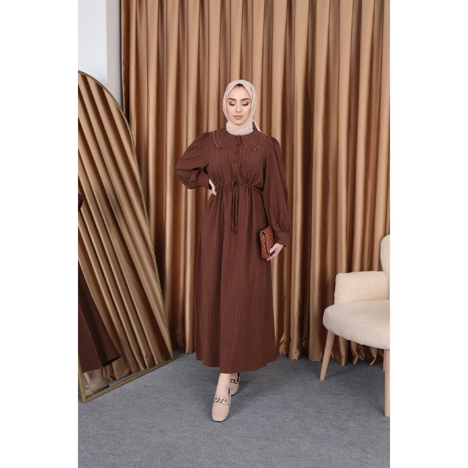 

Сукня з мереживним коміром 36 коричневий