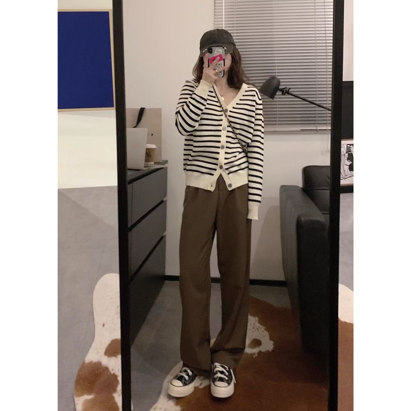 

Однослойный мягкий липкий свитер с V-образным вырезом, вязаный кардиган Cream Stripes S Suggested 35.00 kg-47.50 kg