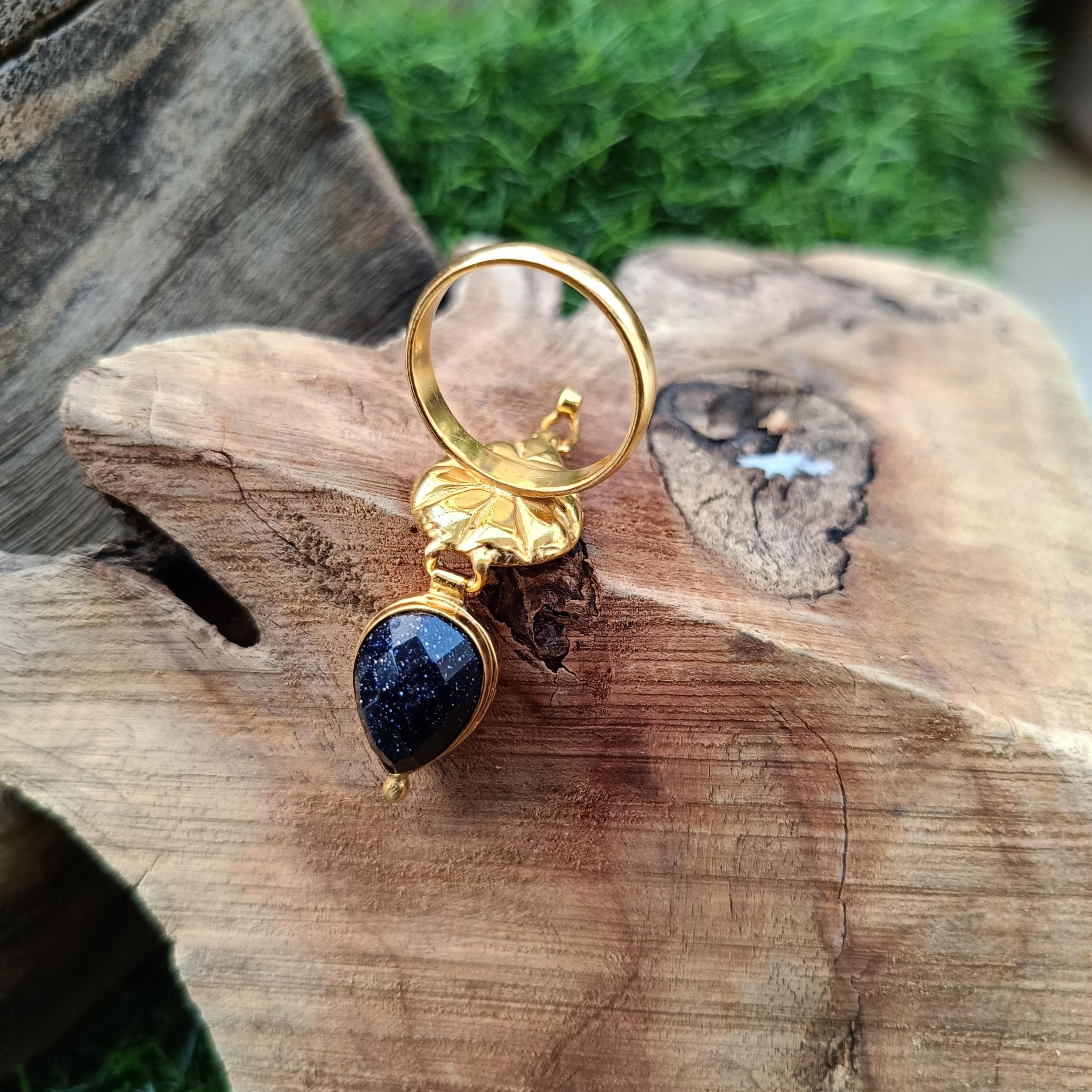 

Blue Sandstone Poison ring ,Handmade Gold plated poison ring, pill box ring, Vintage poison ring June birthstone ring ,Blue Stone Ring, 6 золотий