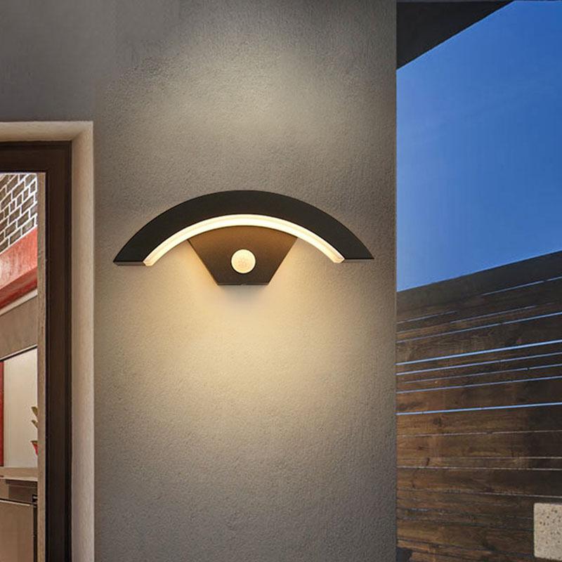 Lampă de Perete de Exterior în Formă de Lună, Rezistentă la Apă, cu Senzor Infraroșu, pentru Curte, Balcon și Prag