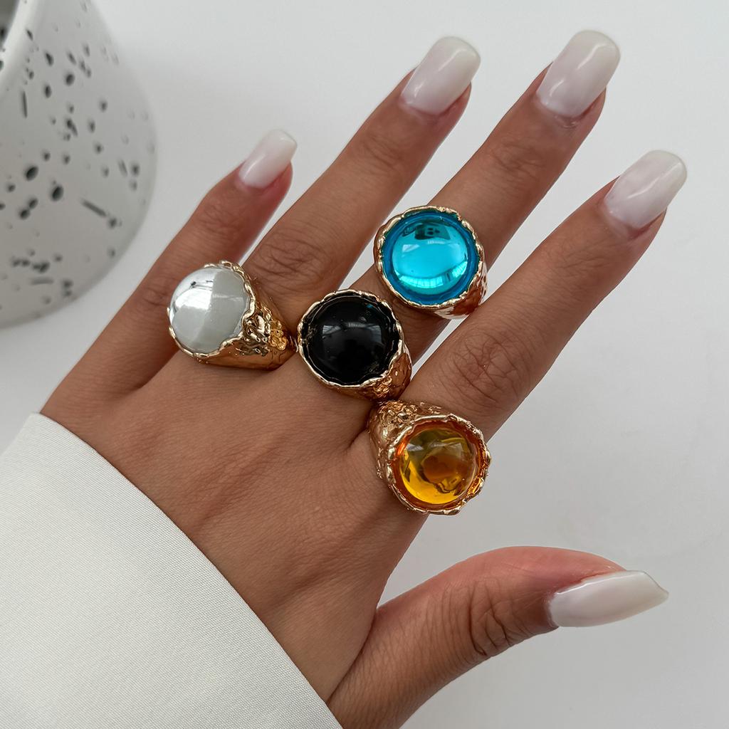 Luxury Style Colorful Acrylic Rhinestone Gem Ring Metallic Textured Pleated Open Band Ring For Women INS Daily Elegant Statement Hand Jewelry