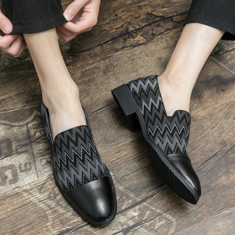 Neue Herrenschuhe mit unregelmäßigem Muster, personalisierte Mode-Lederschuhe und bequeme Lederschuhe für den täglichen Gebrauch, Herren-Slipper