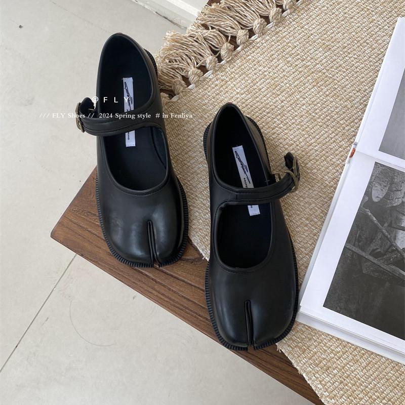 Fashion IPPEUM Women Tabis Shoes Mary Janes 2025 New Black Brown Split Toe Ballet Flats Ballerina Shoes Buckle