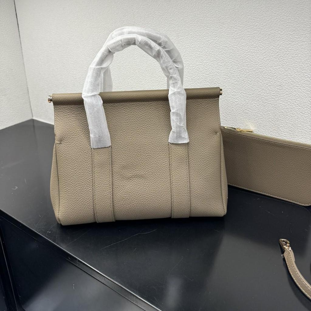 Large-capacity Workplace Commuting Handbag, Cowhide Women's Bag, Versatile for Travel, Single-shoulder Crossbody Bag