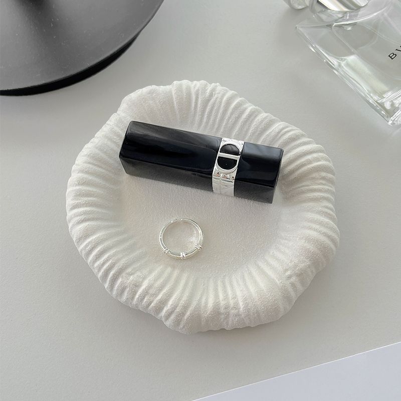 

Ceramics Irregular Textured Jewelry Tray Minimalist Decorative Organizer Trinket Dish for Rings Necklaces Home Vanity Decorative белый