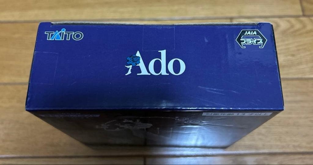 Ado Akrylový stojánek a senzorové světlo 1. kolo Limitovaná edice