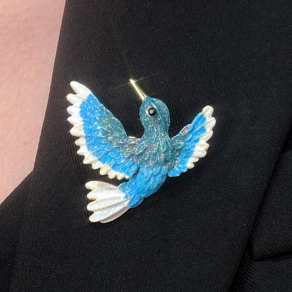 Blue Bird Brooch Pins for Women Elegant Gradient Painting Wings Animal Brooches Temperament Party Dress Suit Jewelry Gifts