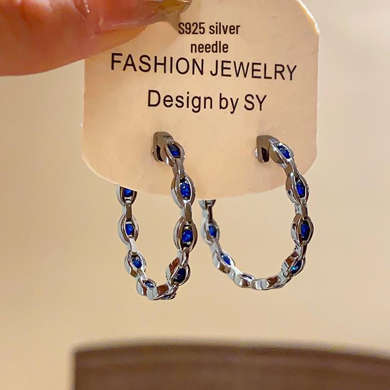 Zircon Hollow Round Ear Cuffs: Chic European-American Style, Cool & Sweet Energy, Exquisite Commuter Earrings for Women, Luxurious and High-End.