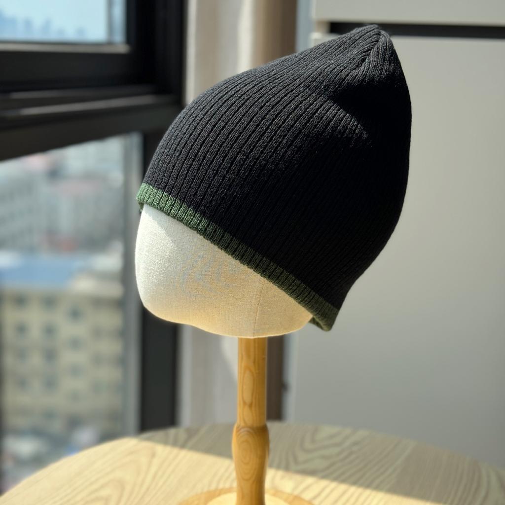 Neue Herbst- und Winter-Strickmütze mit Streifen, die das Gesicht zur Geltung bringt, kleine koreanische Version, trendige Mode, einfache, vielseitige, warme Wollmütze, Kälteschutzmütze