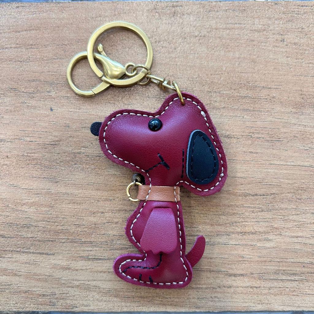Couche supérieure Cuir de vache Fait main Zodiac Chien Pendentif en cuir Mignon Snoopy Porte-clés de voiture Pour femmes Fourreau de livre