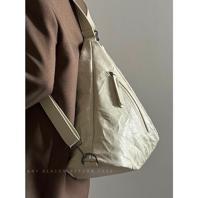 IELGY Women's Large-capacity Pleated Shoulder Bag, Premium Commuter Backpack