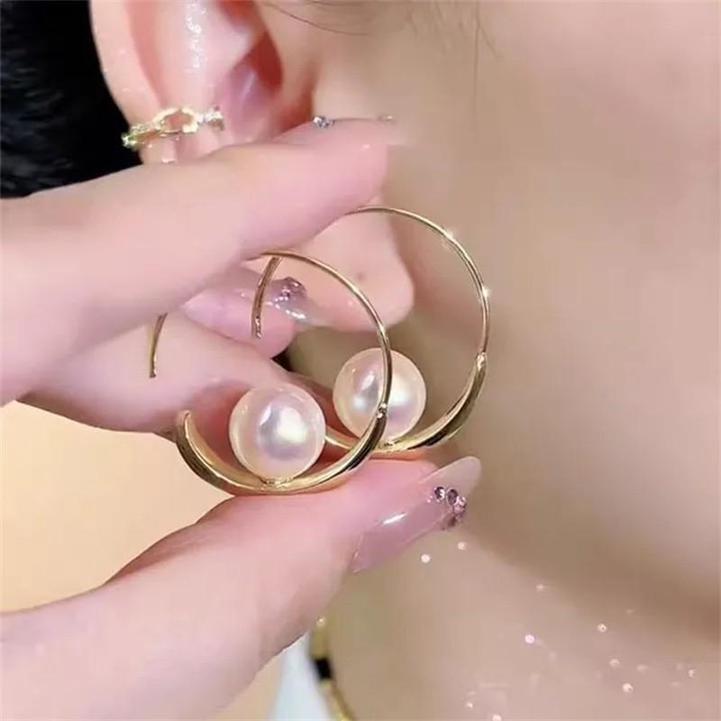 Trendy High-End French Pearl Earrings for Women: Elegant Niche Style