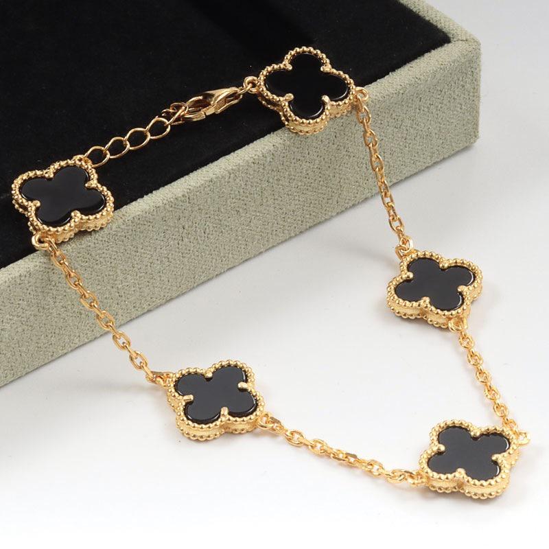 Women's Four-Leaf Clover Bracelet – 18K Gold Plated with Double-Sided Mother-of-Pearl, Elegant High-Quality Accessory, Chic and Lucky Design.