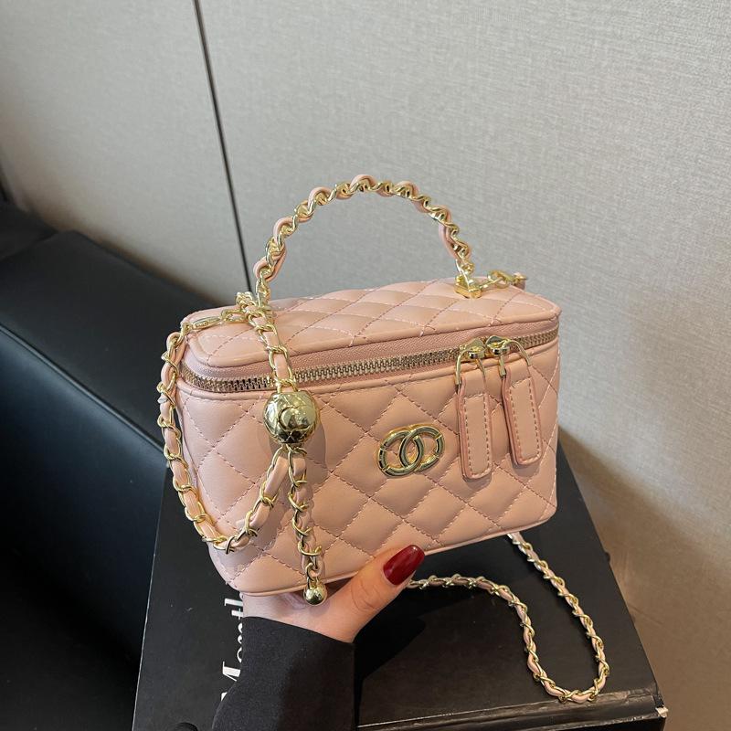 Women's 2025 Quilted Chain Bag: New Elegant Design, Autumn/Winter Trend, Versatile Crossbody Tote & Bucket Style.