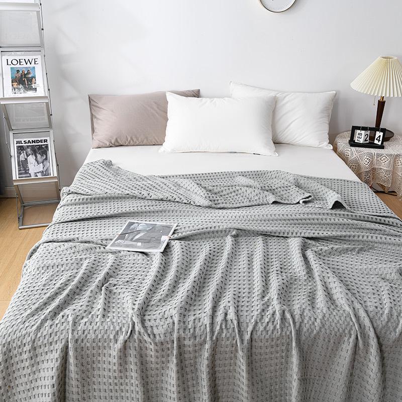 Skin-Friendly Waffle Weave Breathable Air Conditioning Blanket