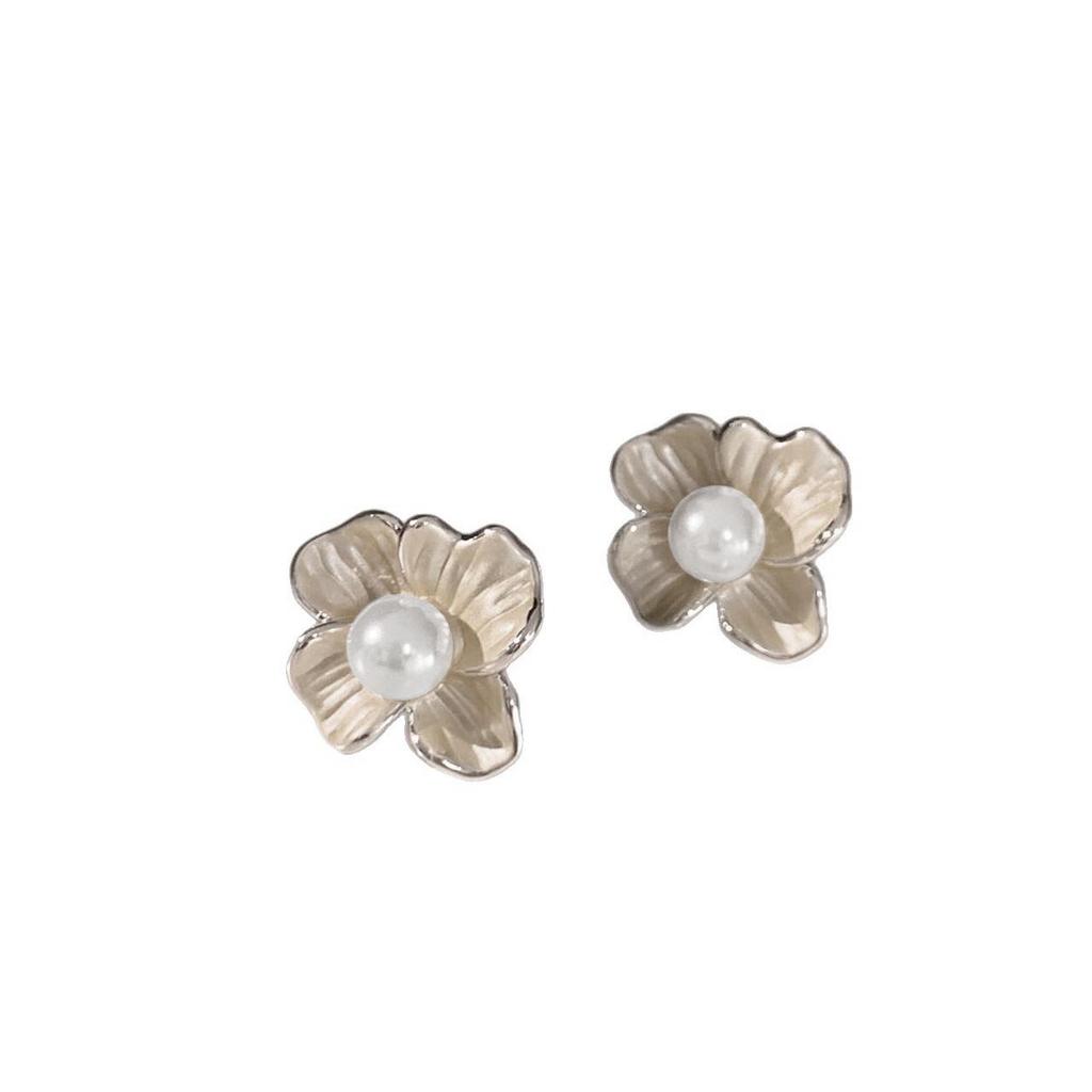 Zhao Lusi-Style Elegant Pearl Flower Stud Earrings for Women - Trendy, Simple, and Luxurious Fashion Accessory