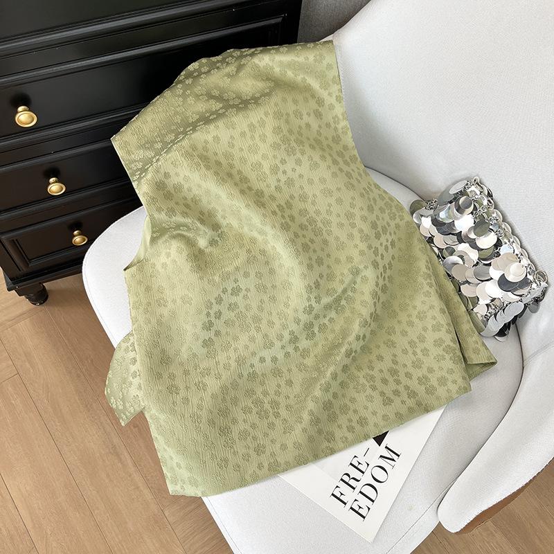 Retro buckle green vest women 2025 early spring jacquard zen improved vest