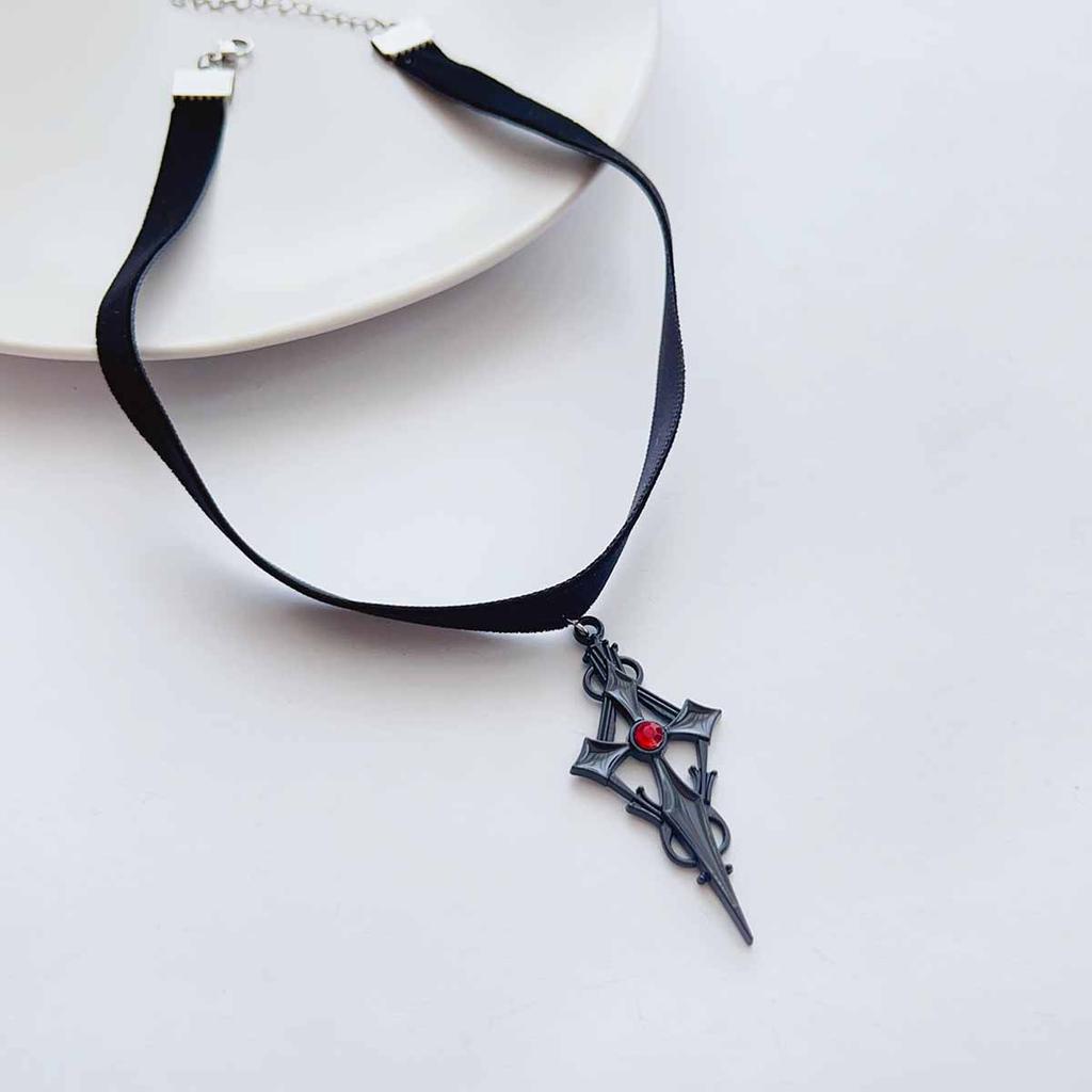 Fashionable dark Gothic style cross-shaped hollowed-out carved pendant, black velvet strap choker necklace for women