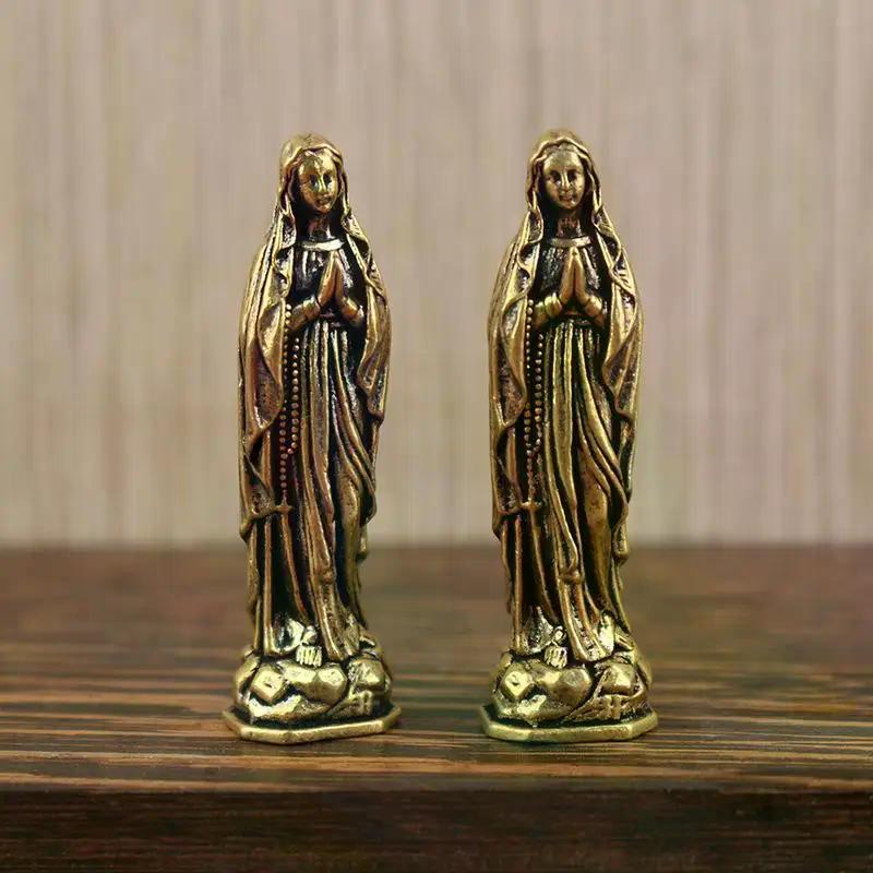 Mosazný přívěsek s figurkou Marie Mosazná figurka Marie Čistá měď Vintage figurka Panny Marie