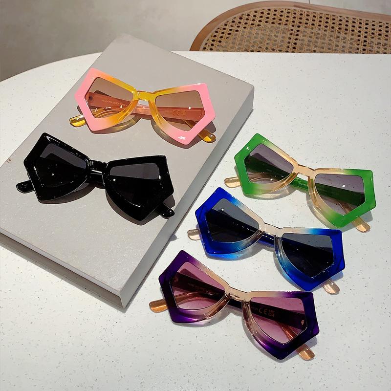 Occhiali da Sole KAMMPT a Forma di Farfalla Cat Eye Moda Colore Caramella Gradiente Donna Occhiali Stile Brand Design Occhiali