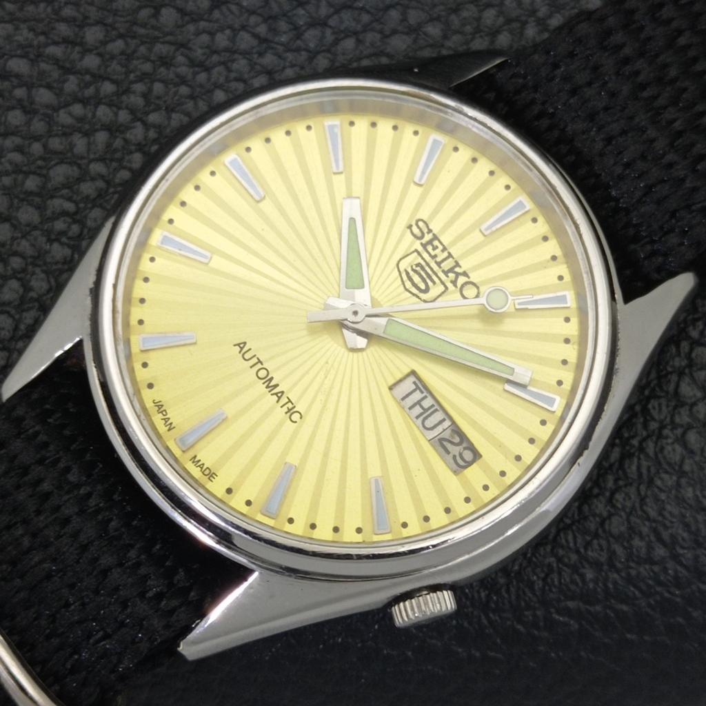 JAPAN 7005A VINTAGE SEIKO 5 AUTOMATIC MENS GOLDEN COLOR DIAL WATCH A701297-5 R206a-a701297