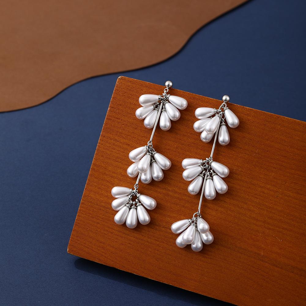 Light Luxury French Water Drop Imitation Pearl Flower Fringed Earrings Women'S Fashion Exquisite Elegant Niche Long Earrings