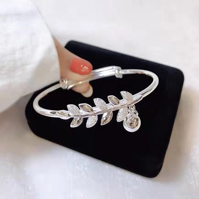 2023A Valentine's Day gift999Pure silver leaf bell bracelet for women, "one leaf brings wealth" niche design with sliding feature