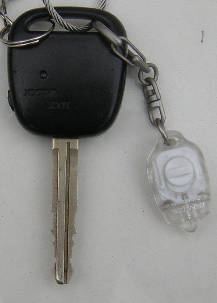GENTOS Small LED Key Lightweight Lithium Button Battery 15 Handy Flashlight SK-8GWH Light, 8g, Powered, Lumens, White,