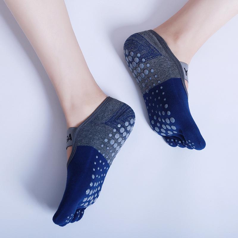 Anti-Odor Split-Toe Yoga Socks with Wide Straps, Gel Dots, and Five-Toe Design in Color-Blocked Combed Cotton