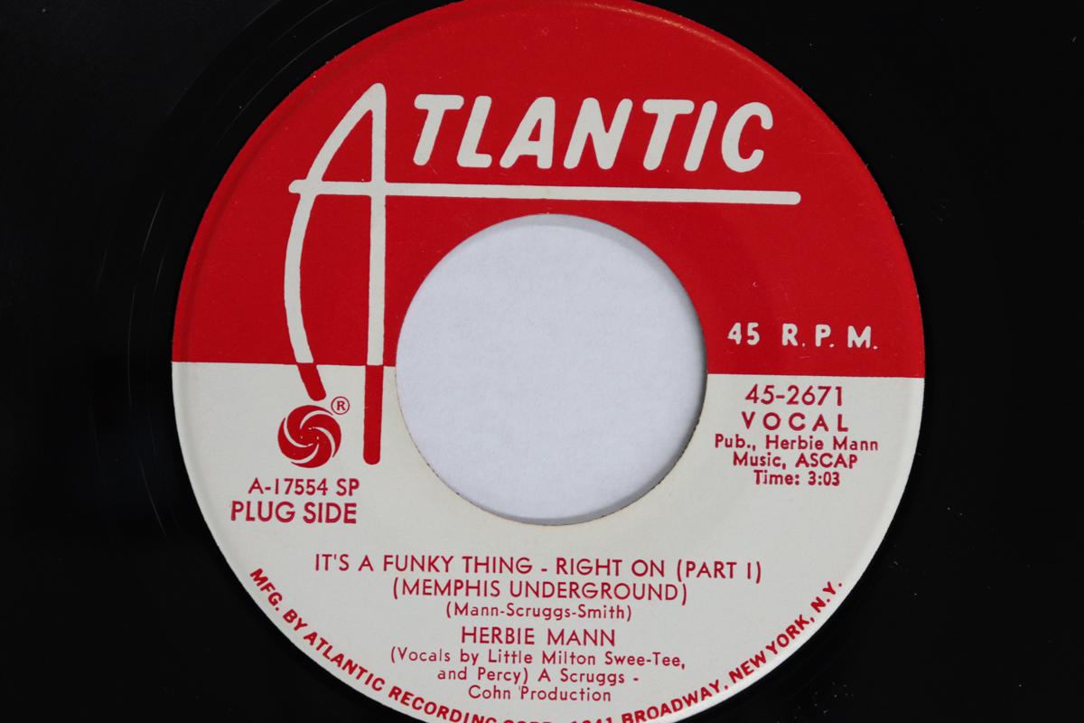 

7inch Record HERBIE MANN - It s A Funky Thing - Right On Memph 452671PROMO ATLANTIC 1969 US Soul/Funk Used