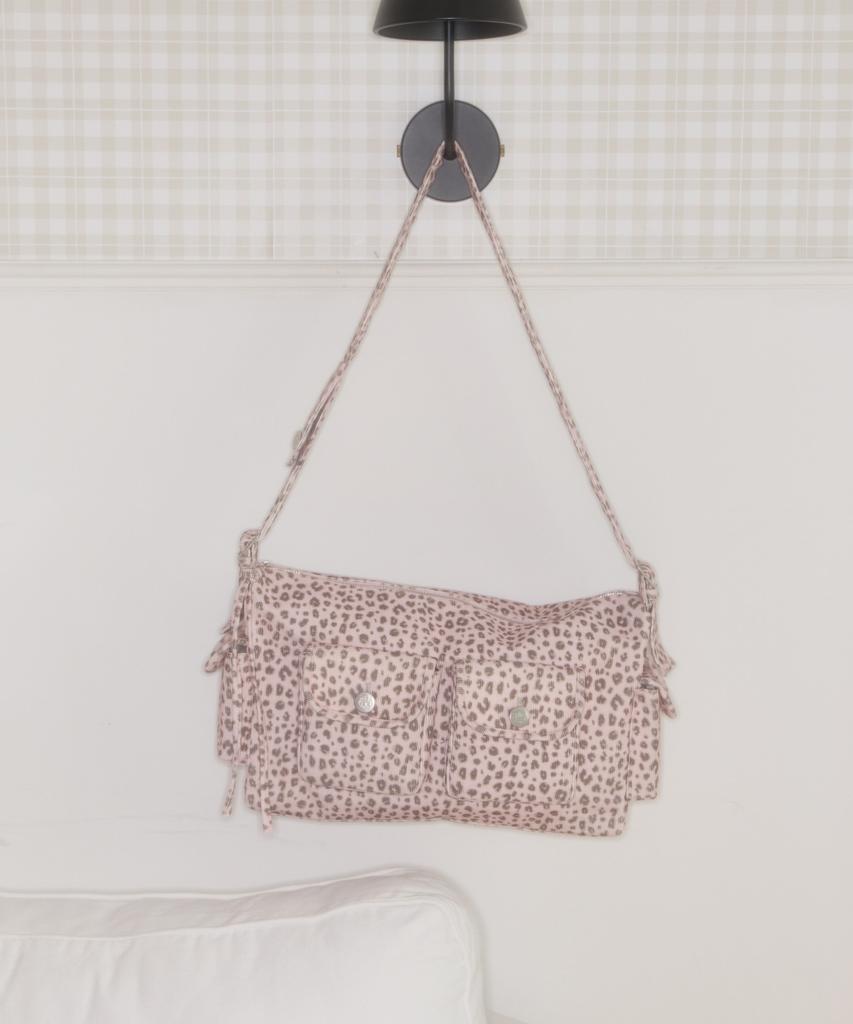 Shakiri Leopard Pocket Crossbody Bag (Pink)