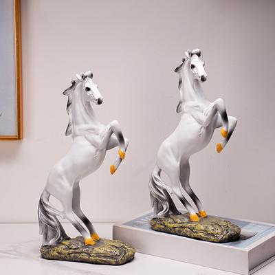 Ornement Cheval Succès Figurine Cheval Artistique Porte-Bonheur Résine Statue Cheval Moderne pour Maison Meuble TV Bureau Décoration Meuble à Vin