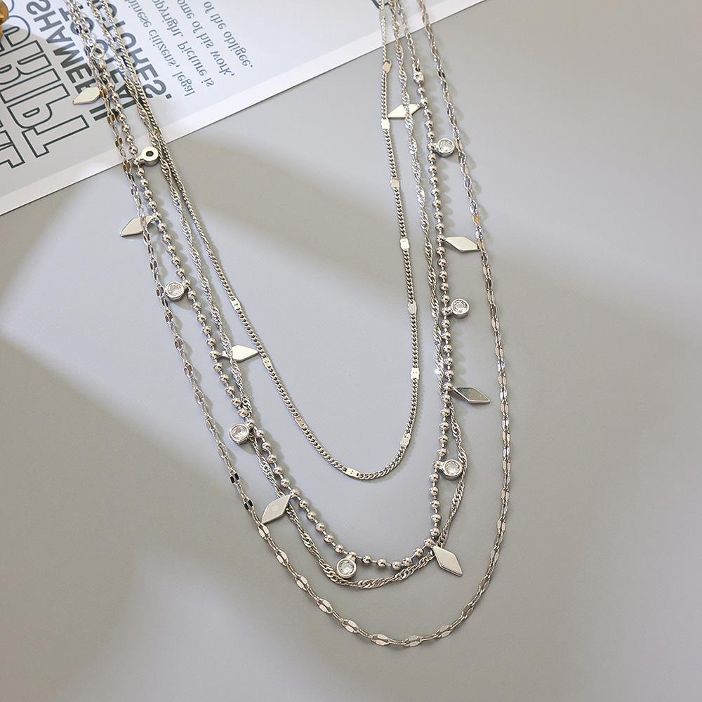 

2025 Новый продукт Горячая распродажа Оригинальное многослойное колье-чокер с циркониевой полоской и бриллиантовой гладкой подвеской, многослойное колье для женщин