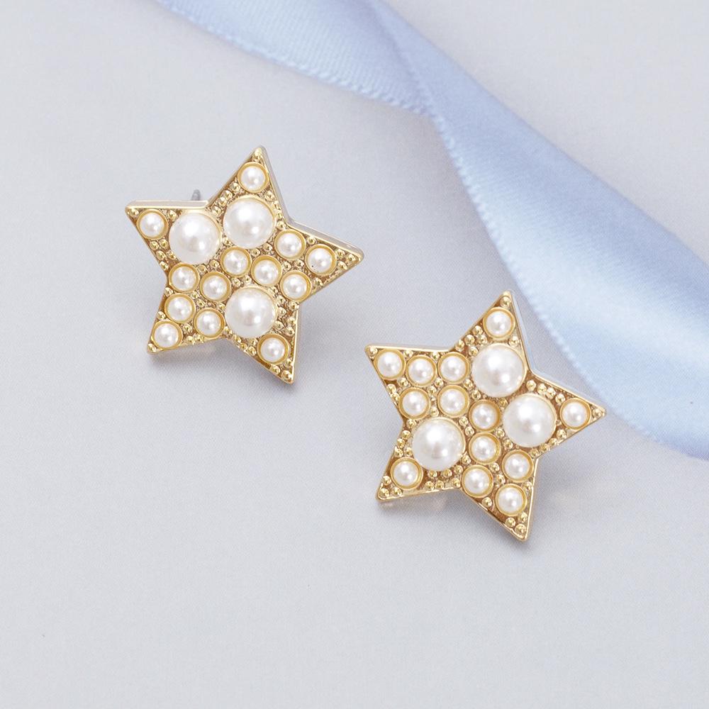 Korean Style Retro Women's Zinc Alloy and Imitation Pearl Star Stud Earrings