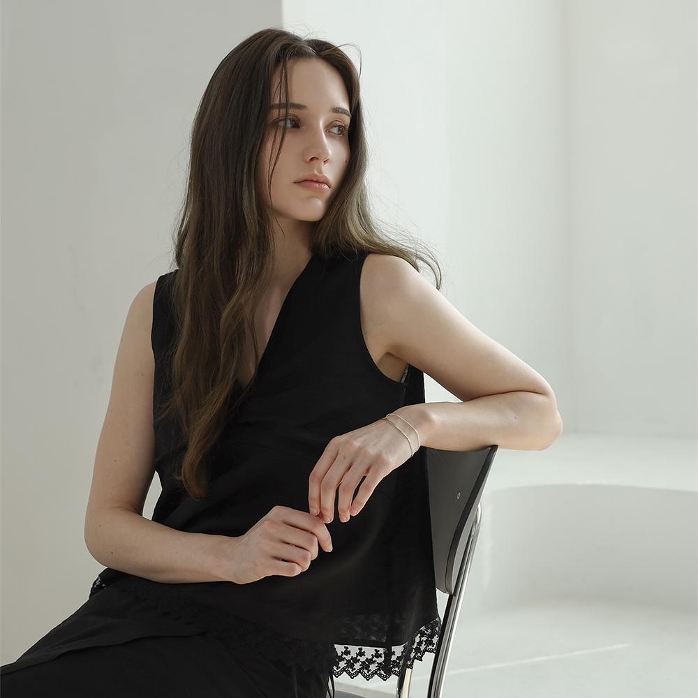 KELLY DONAHUE Silky Lace Sleeveless