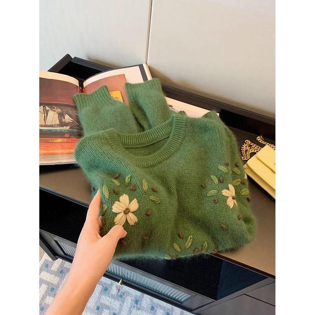 Women's Autumn 2026 Retro Green Floral Embroidered Soft Round Neck Sweater - Loose Lazy Style Knit Top