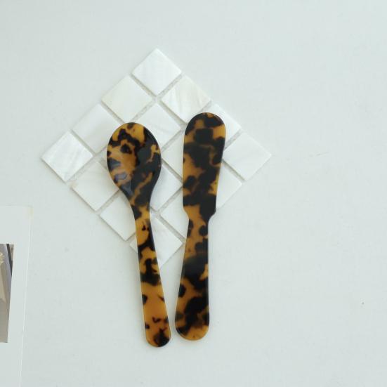 Dessert Spoon Retro Style Smooth Edge Unique Pattern Food Grade Ergonomic Handle Decorative Acrylic Cake Ice Cream