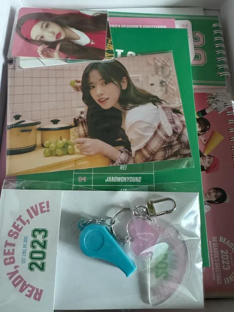 IVE 2023 Season's Greetings Used