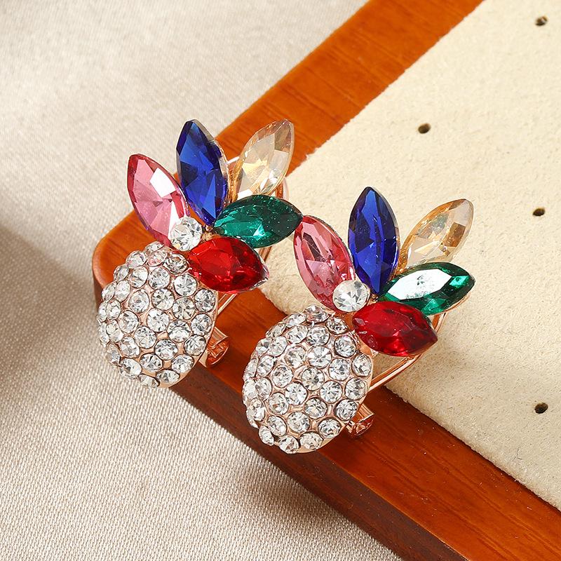 Exquisite Pineapple-Shaped Earrings: Fashionable, Diamond-Studded Metal Accessories