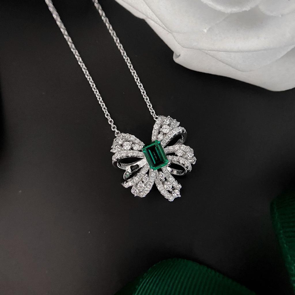 Tancise bižutéria luxusný motýľový náhrdelník Lab emerald náhrdelník prívesok