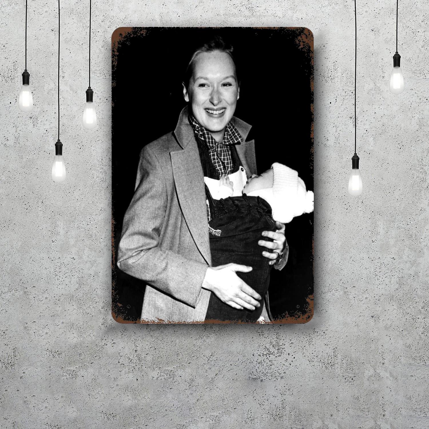 

meryl streep anthony Decor Vintage Metal Signs Tin Signs Captain Poster Decor for Bar Pub Club Man Cave Wall Decoration 20x30cm（7.8x11.8inch）
