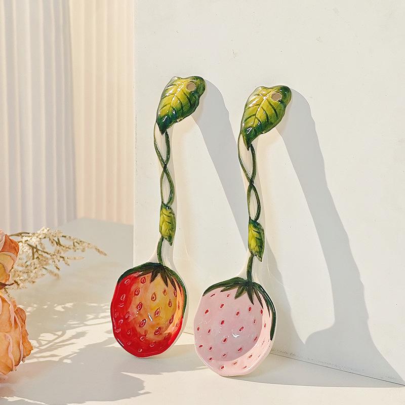 

Керамическая ложка-клубника High-Y, расписанная вручную цветочным узором, десертная ложка для дома, кухни и подарков 1pc красный