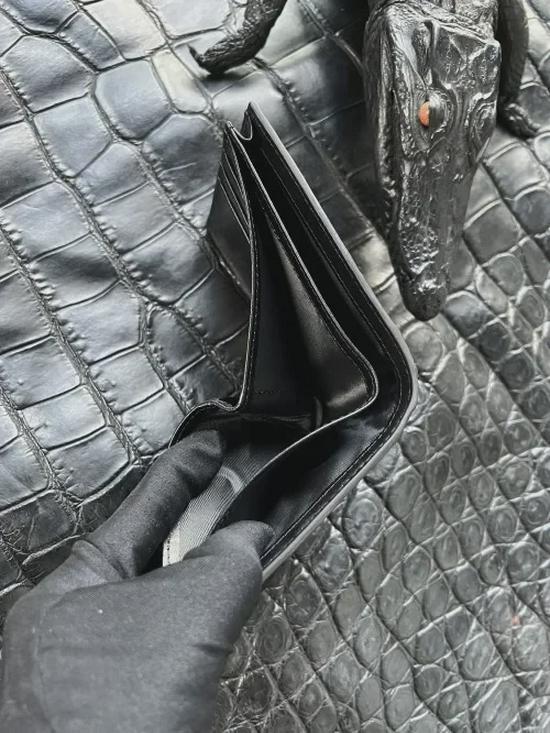 Men's Horizontal Crocodile Leather Wallet - Siamese Belly Pattern
